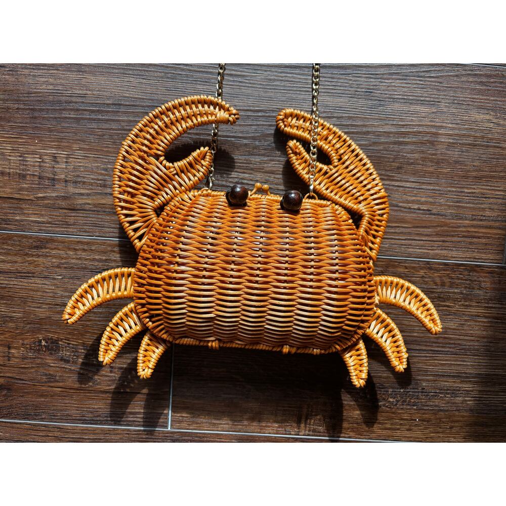 NWT Tommy Bahama Womens woven CrabShaped Wicker Handbag TikTok viral Coastal Fun - Picture 4 of 17
